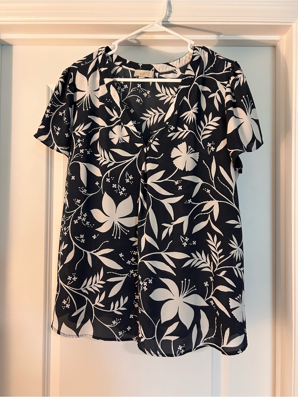 LOFT Navy & White Floral Short-Sleeve V-Neck Top